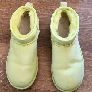 Great SALE UGG ankle boot.